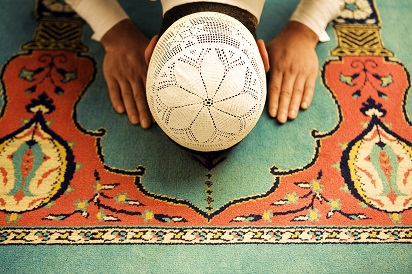 Praying people sajdah